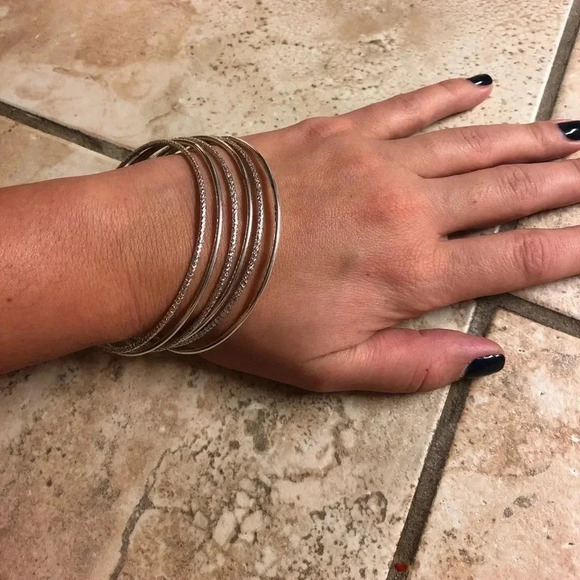 𝅺🍉6‎ silver bangles - Picture 1 of 3